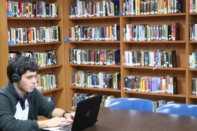 Student in library