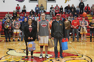 Skylar DeClue and parents