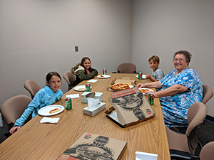 Ms. Muder eats pizza with Carter Maxwell, Paisley Solomon and Claire Williams